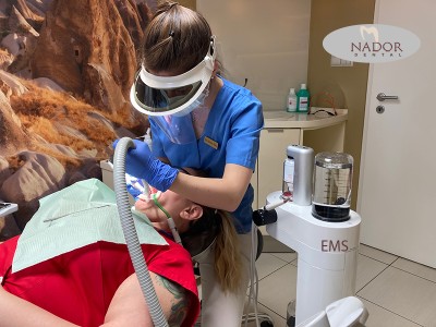Oral hygiene Treatment with EMS Technology